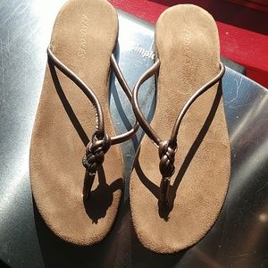 Aerosoles vintage thong sandals